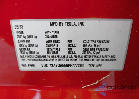 2023 Tesla Model Y Awd/Long Range Dual Motor All-Wheel Drive z USA, uszkodzony, nr VIN 7SAYGAEE6PF777290